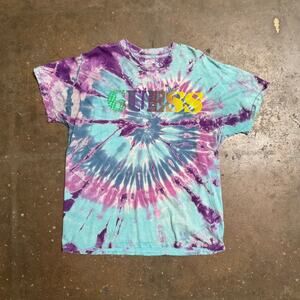 Vtg Tie-Dye GUESS T-Shirt – Multicolor Spiral Graphic Logo Tee – Delta Tag – SzL
